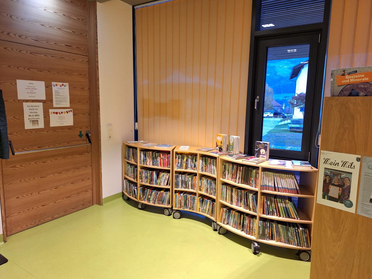 Bücherei Mils - Eingangsbereich